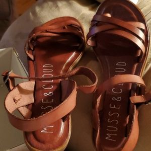 Musse and cloud sandles